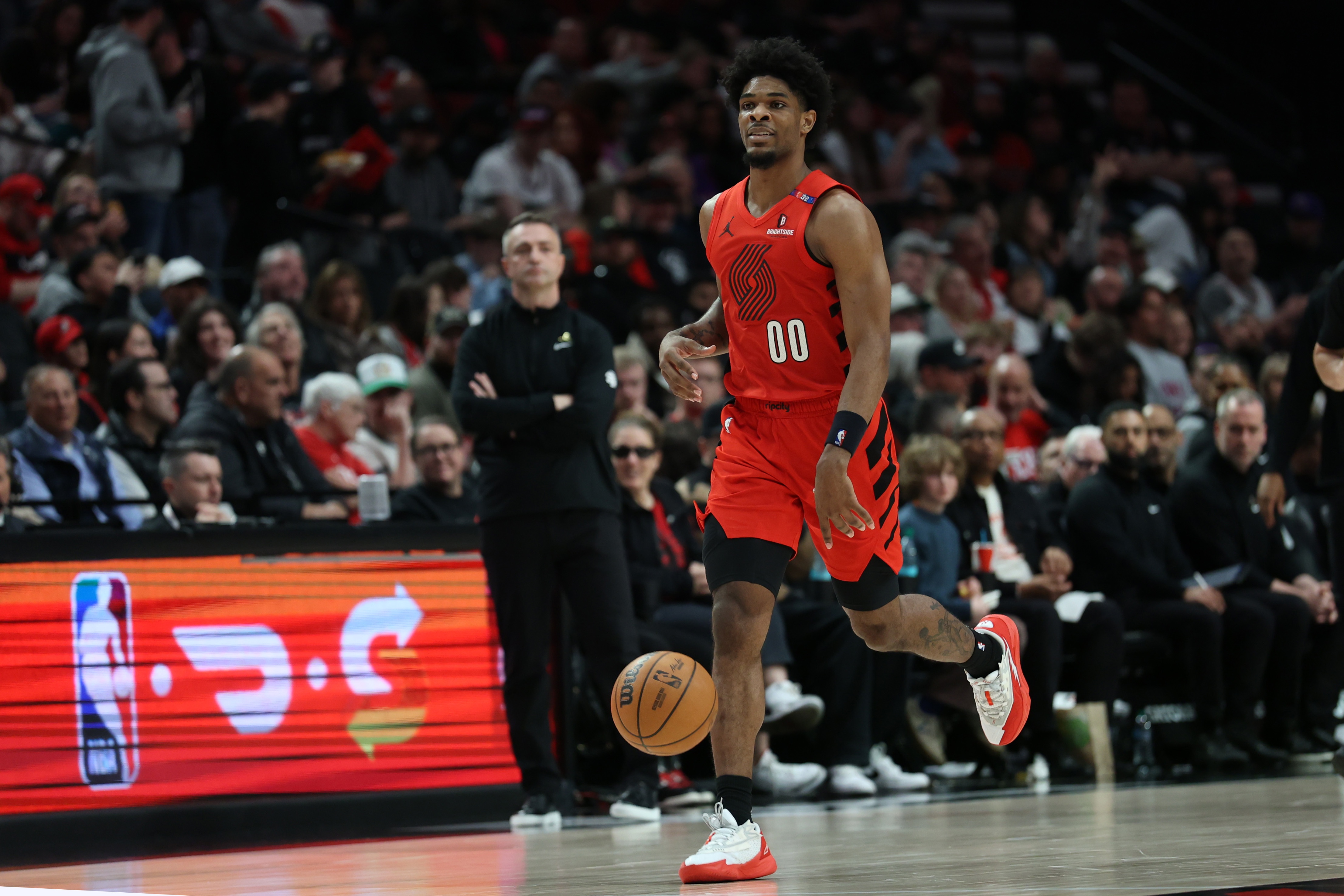 爱游戏官网-开拓者交易动向：罗威成主要筹码，亨德森进步显著暂不出售