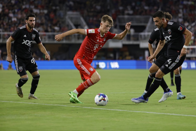 爱游戏-记者：万纳尔以1500万欧元附加奖金条款加盟埃因霍温，拜仁保留回购权