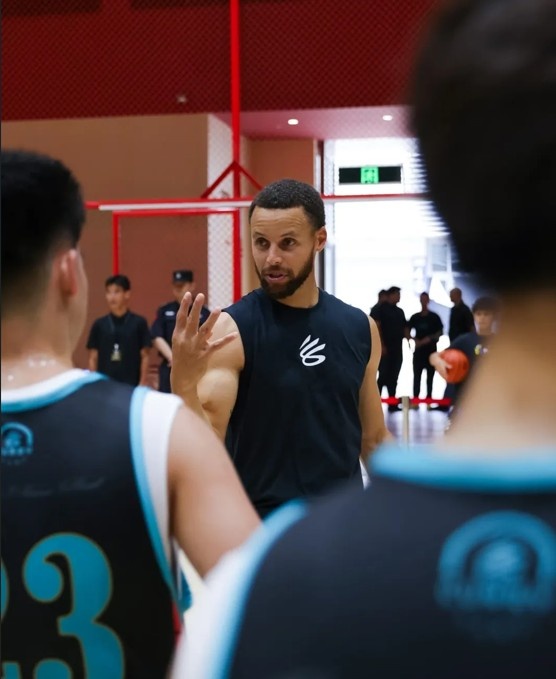 库里社媒晒出一大波中国行图片&amp;视频：这里的能量不可思议