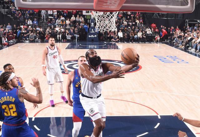 爱游戏官方入口-三分破3000大关！哈登梦回巅峰：103次30+10超詹皇