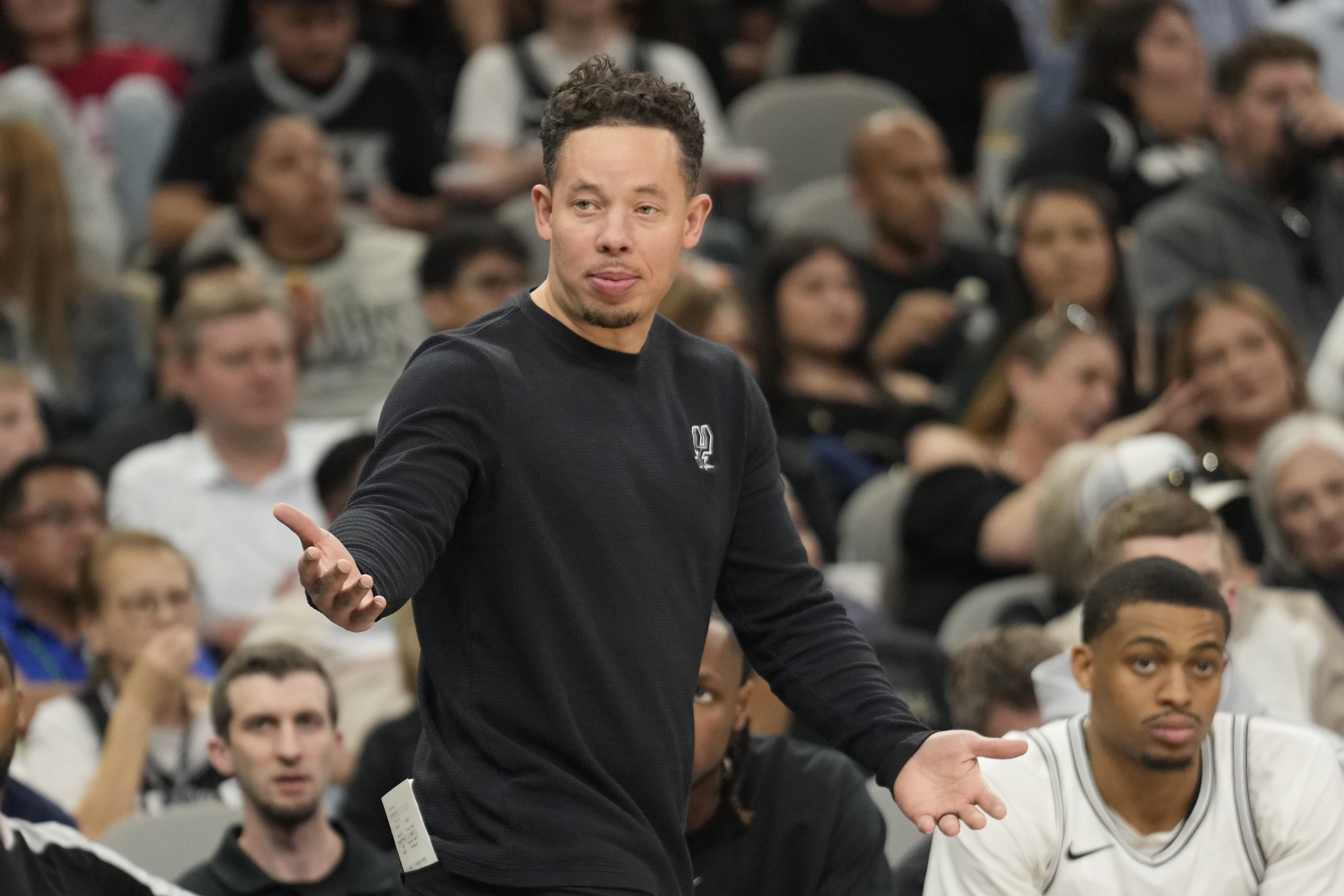 爱游戏体育-米奇谈失利：不满意球队的身体对抗强度 这方面我们要提升