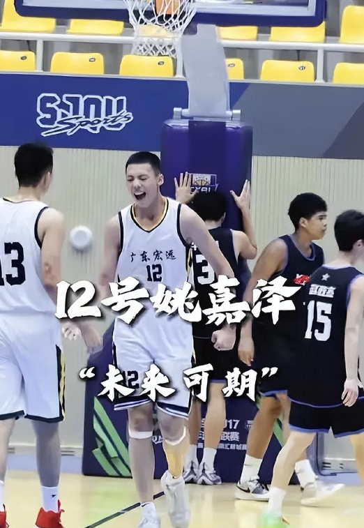 爱游戏官网-11投全中！15岁2.07米新星来袭，朱芳雨盯了三年的孩子，正在长大