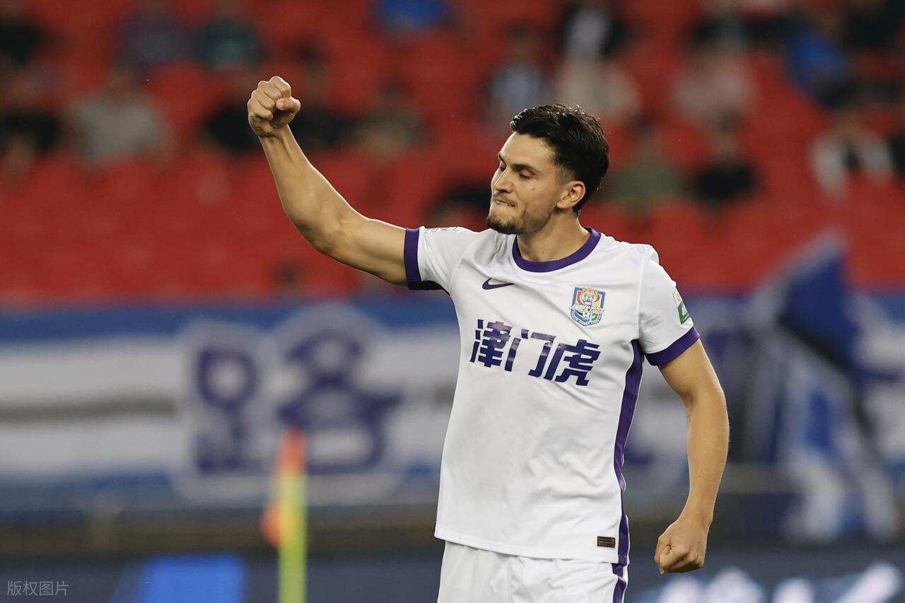 爱游戏官方入口-期待！新赛季于根伟押宝救火外援，新后腰未来将带队成功保级